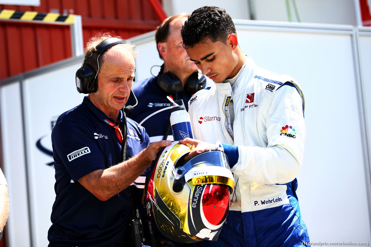 GP SPAGNA, Pascal Wehrlein (GER) Sauber F1 Team with Joseph Lieberer (SUI) Sauber Physio.
13.05.2017.