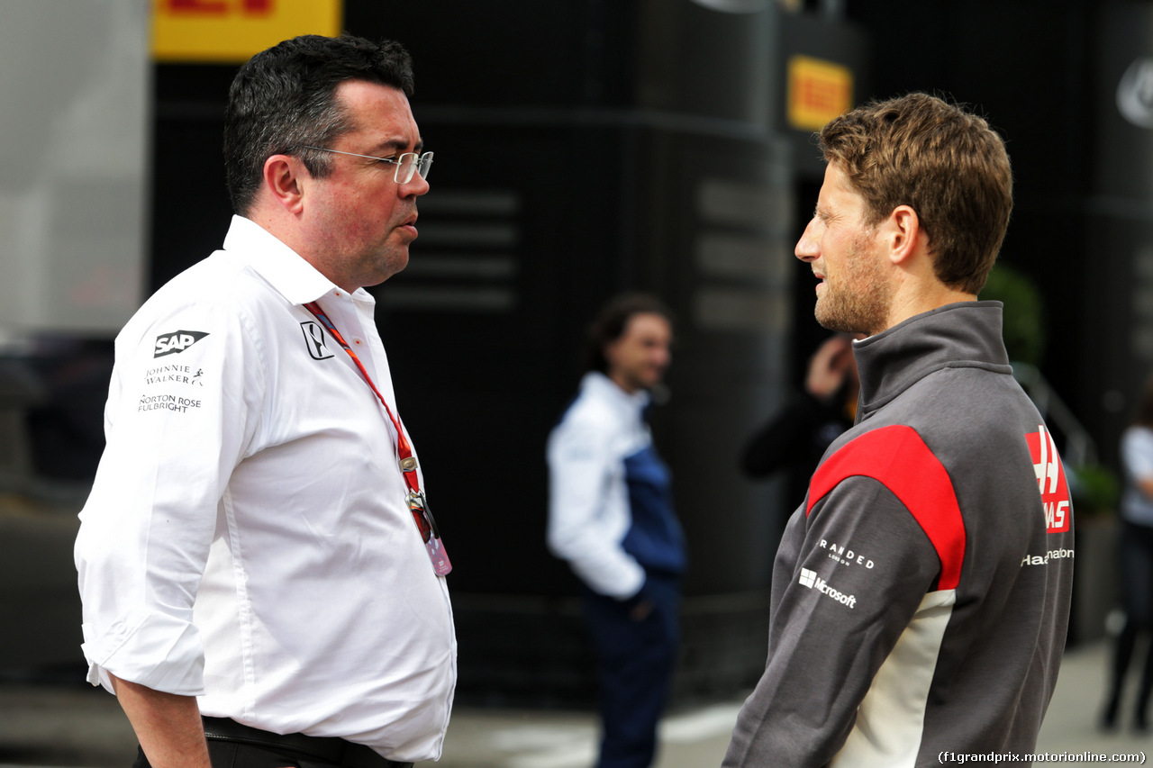 GP SPAGNA, (L to R): Eric Boullier (FRA) McLaren Racing Director with Romain Grosjean (FRA) Haas F1 Team.
11.05.2017.