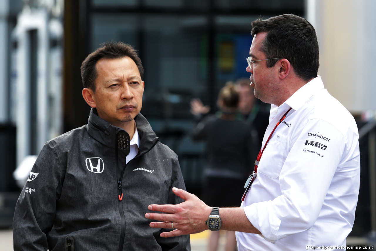 GP SPAGNA, (L to R): Yusuke Hasegawa (JPN) Head of Honda F1 Programme with Eric Boullier (FRA) McLaren Racing Director.
11.05.2017.