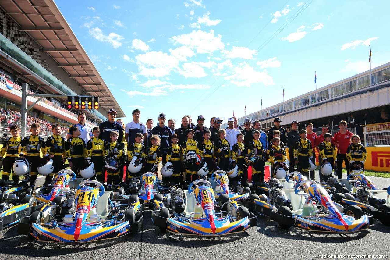 GP SPAGNA, F1 drivers with young karters.
11.05.2017.
