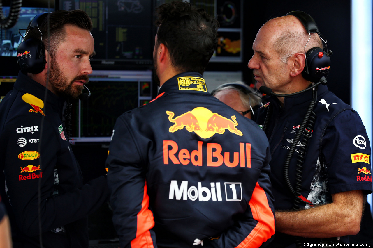 GP SPAGNA, Adrian Newey (GBR) Red Bull Racing Chief Technical Officer with Daniel Ricciardo (AUS) Red Bull Racing.
12.05.2017.