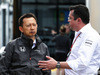 GP SPAGNA, (L to R): Yusuke Hasegawa (JPN) Head of Honda F1 Programme with Eric Boullier (FRA) McLaren Racing Director.
11.05.2017.