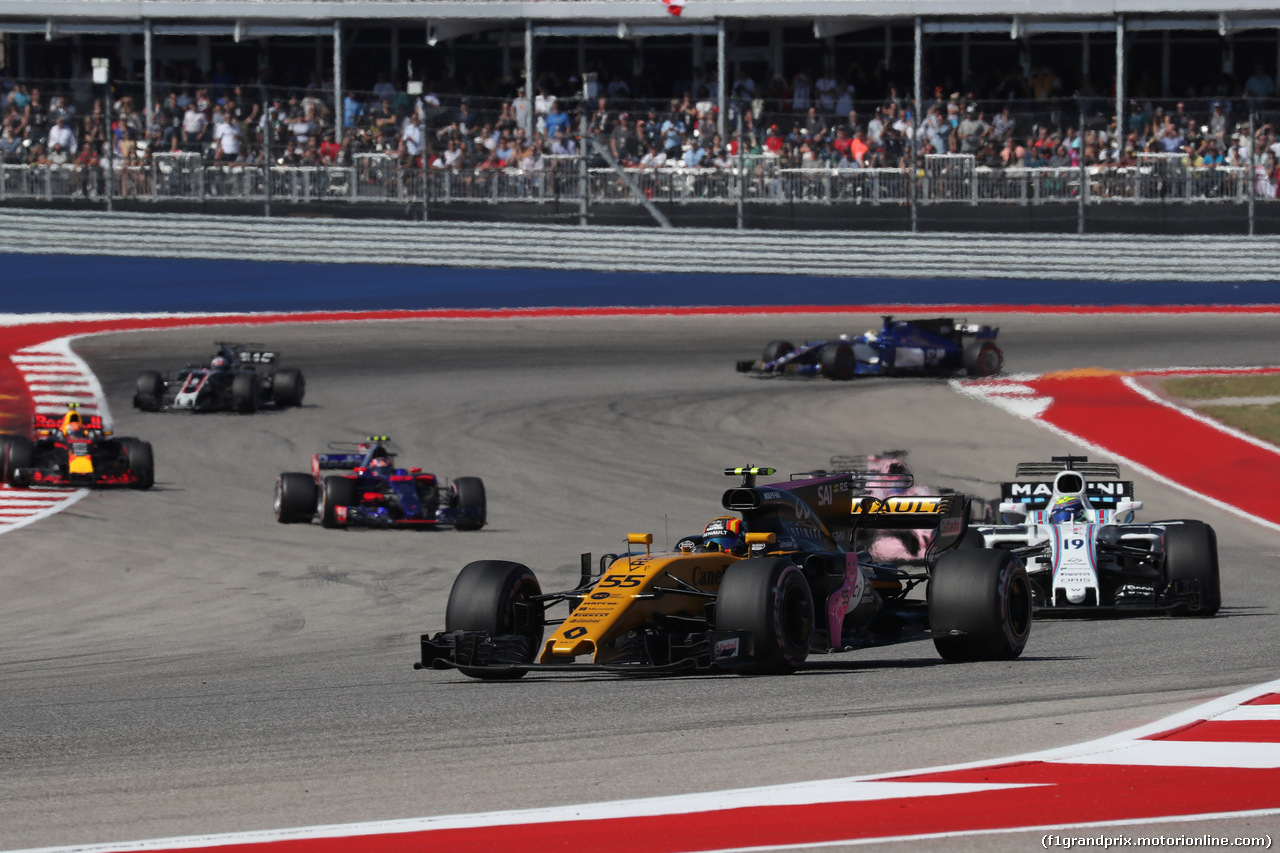 GP STATI UNITI, 22.10.2017 - Gara, Carlos Sainz Jr (ESP) Renault Sport F1 Team RS17 e Felipe Massa (BRA) Williams FW40