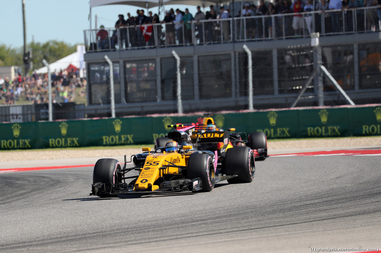 GP STATI UNITI, 22.10.2017 - Gara, Carlos Sainz Jr (ESP) Renault Sport F1 Team RS17 davanti a Nico Hulkenberg (GER) Renault Sport F1 Team RS17