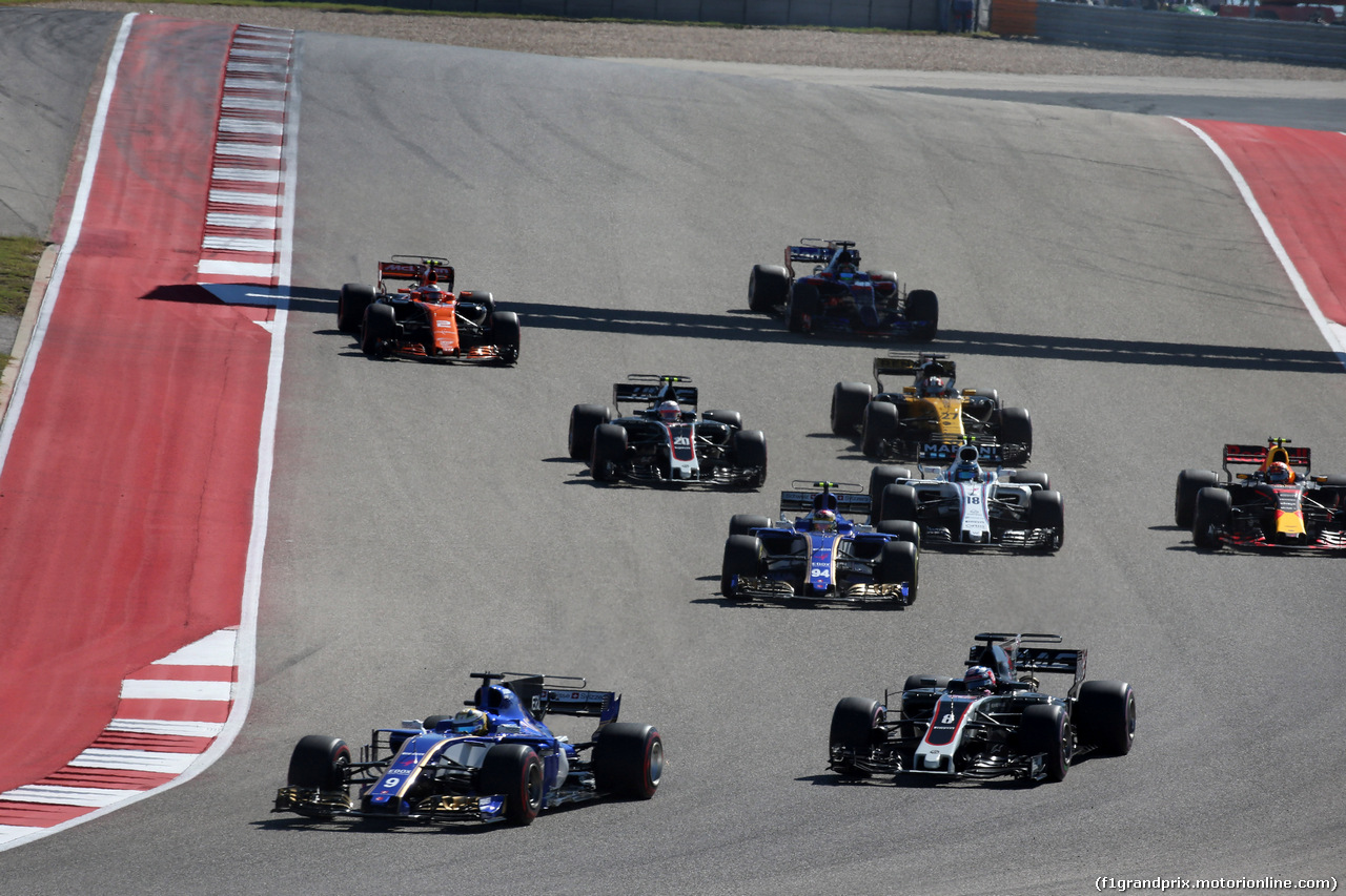 GP STATI UNITI, 22.10.2017 - Gara, Marcus Ericsson (SUE) Sauber C36 e Romain Grosjean (FRA) Haas F1 Team VF-17