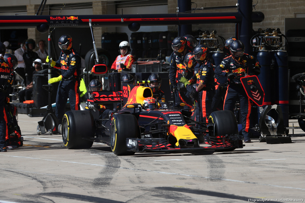 GP STATI UNITI, 22.10.2017 - Gara, Pit lane, Max Verstappen (NED) Red Bull Racing RB13