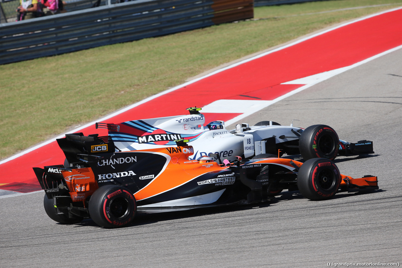 GP STATI UNITI, 22.10.2017 - Gara, Stoffel Vandoorne (BEL) McLaren MCL32 e Lance Stroll (CDN) Williams FW40