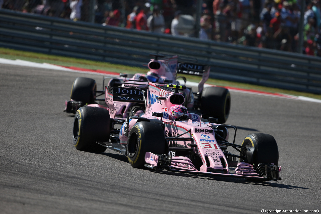 GP STATI UNITI, 22.10.2017 - Gara, Esteban Ocon (FRA) Sahara Force India F1 VJM10 davanti a Sergio Perez (MEX) Sahara Force India F1 VJM010