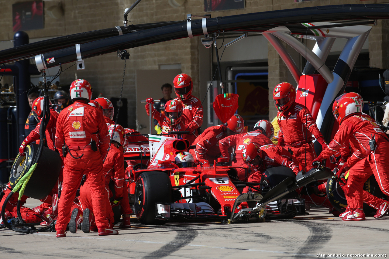 GP STATI UNITI, 22.10.2017 - Gara, Pit stop, Sebastian Vettel (GER) Ferrari SF70H