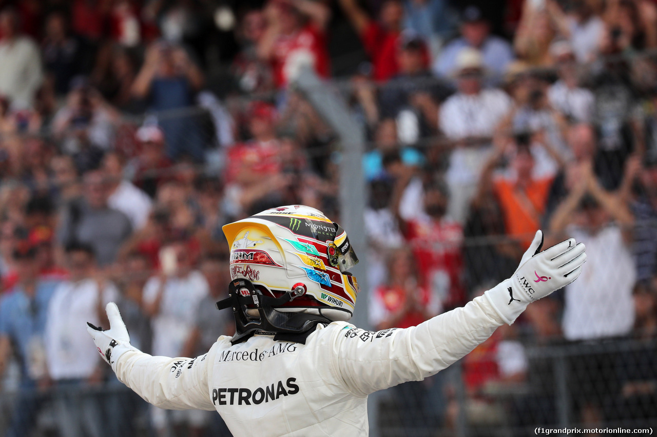 GP STATI UNITI, 21.10.2017 - Qualifiche, Lewis Hamilton (GBR) Mercedes AMG F1 W08 pole position