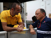 GP STATI UNITI, 21.10.2017 - Cyril Abiteboul (FRA) Renault Sport F1 Managing Director e Frederic Vasseur (FRA) Sauber Team Principal