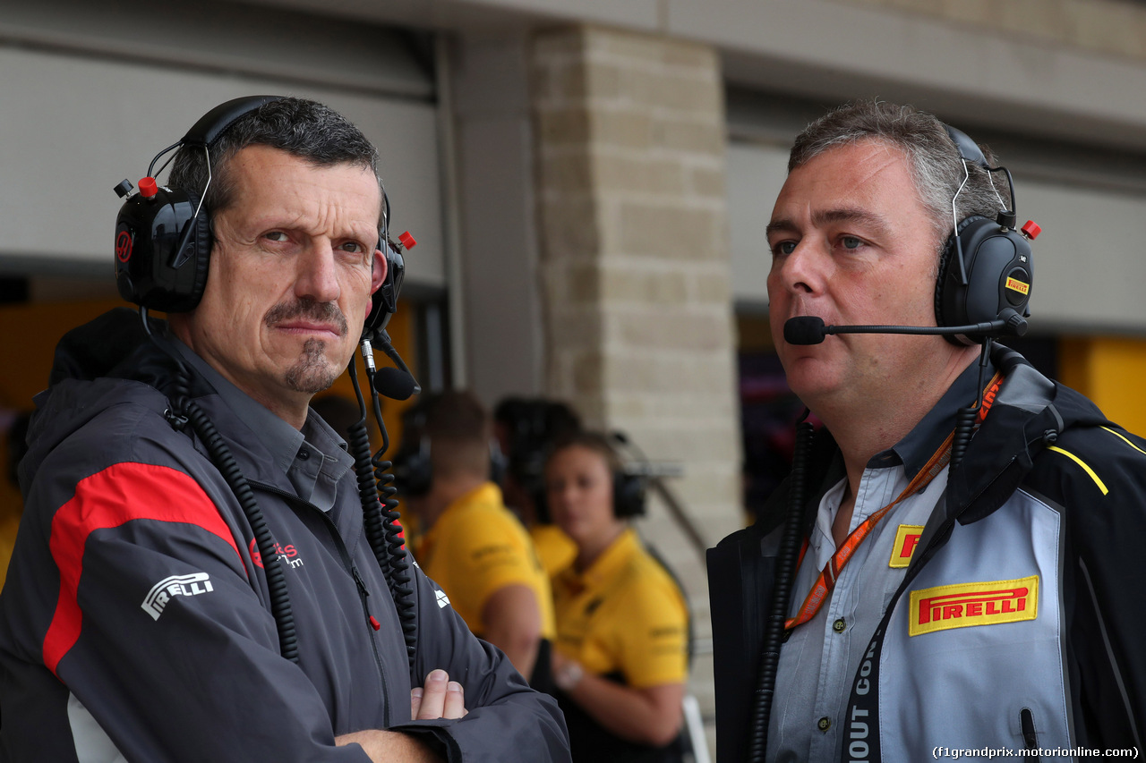 GP STATI UNITI, 20.10.2017 - Prove Libere 1, Guenther Steiner (ITA) Haas F1 Team Prinicipal e Mario Isola (ITA), Pirelli Racing Manager
