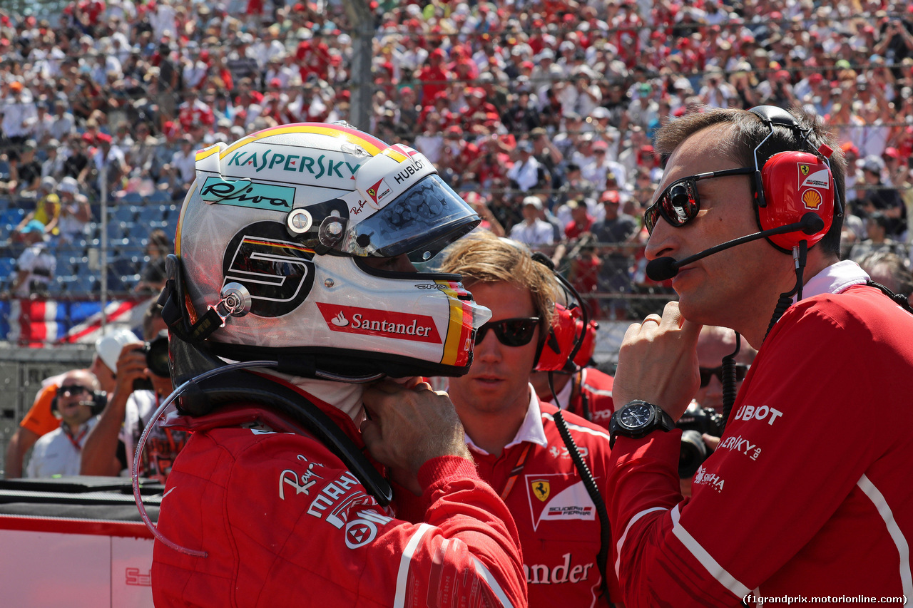 GP UNGHERIA, 30.07.2017 - Sebastian Vettel (GER) Ferrari SF70H e Riccardo Adami (ITA) Ferrari Gara Engineer