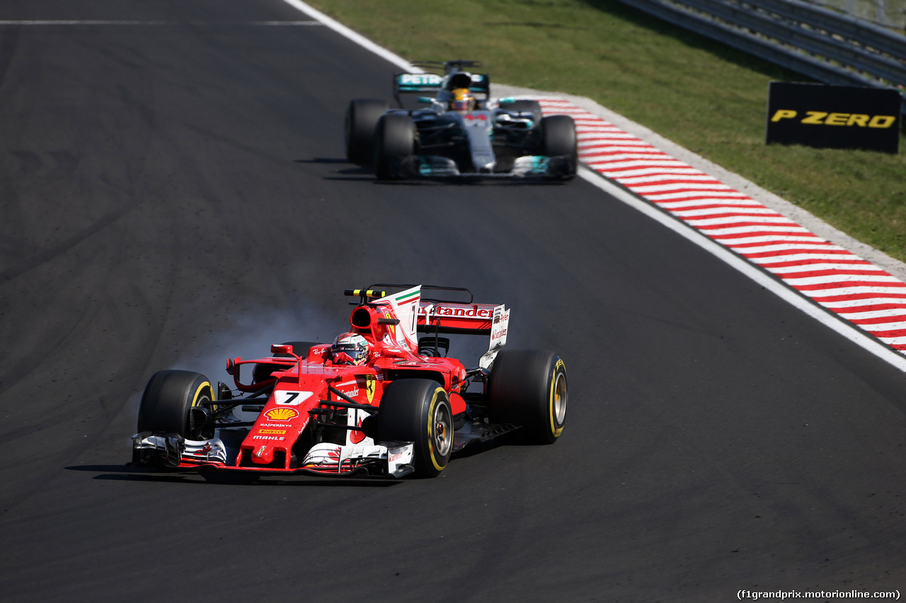 GP UNGHERIA, 30.07.2017 - Gara, Kimi Raikkonen (FIN) Ferrari SF70H lr Lewis Hamilton (GBR) Mercedes AMG F1 W08
