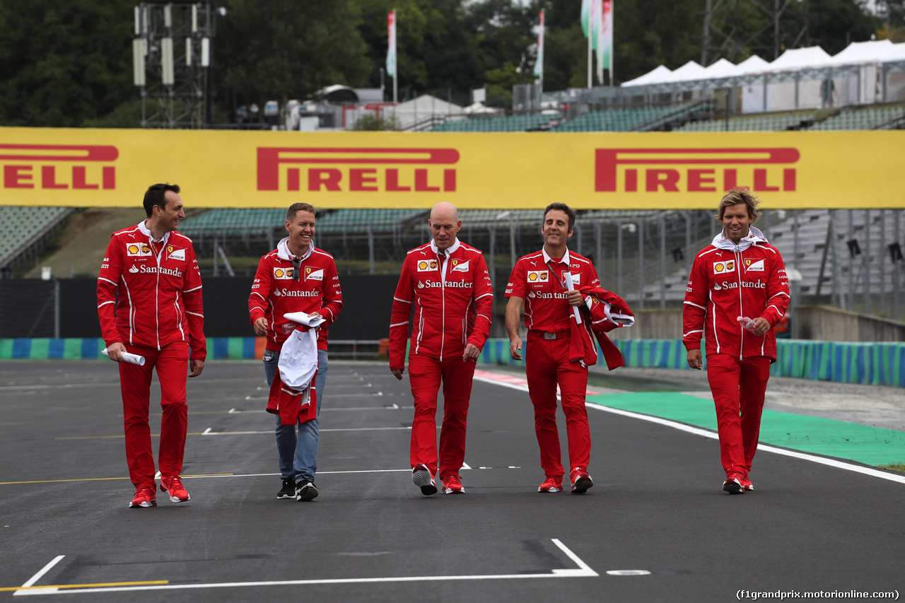 GP UNGHERIA, 27.07.2017 - Riccardo Adami (ITA) Ferrari Gara Engineer, Sebastian Vettel (GER) Ferrari SF70H e Claire Williams (GBR) Williams Deputy Team Principal.