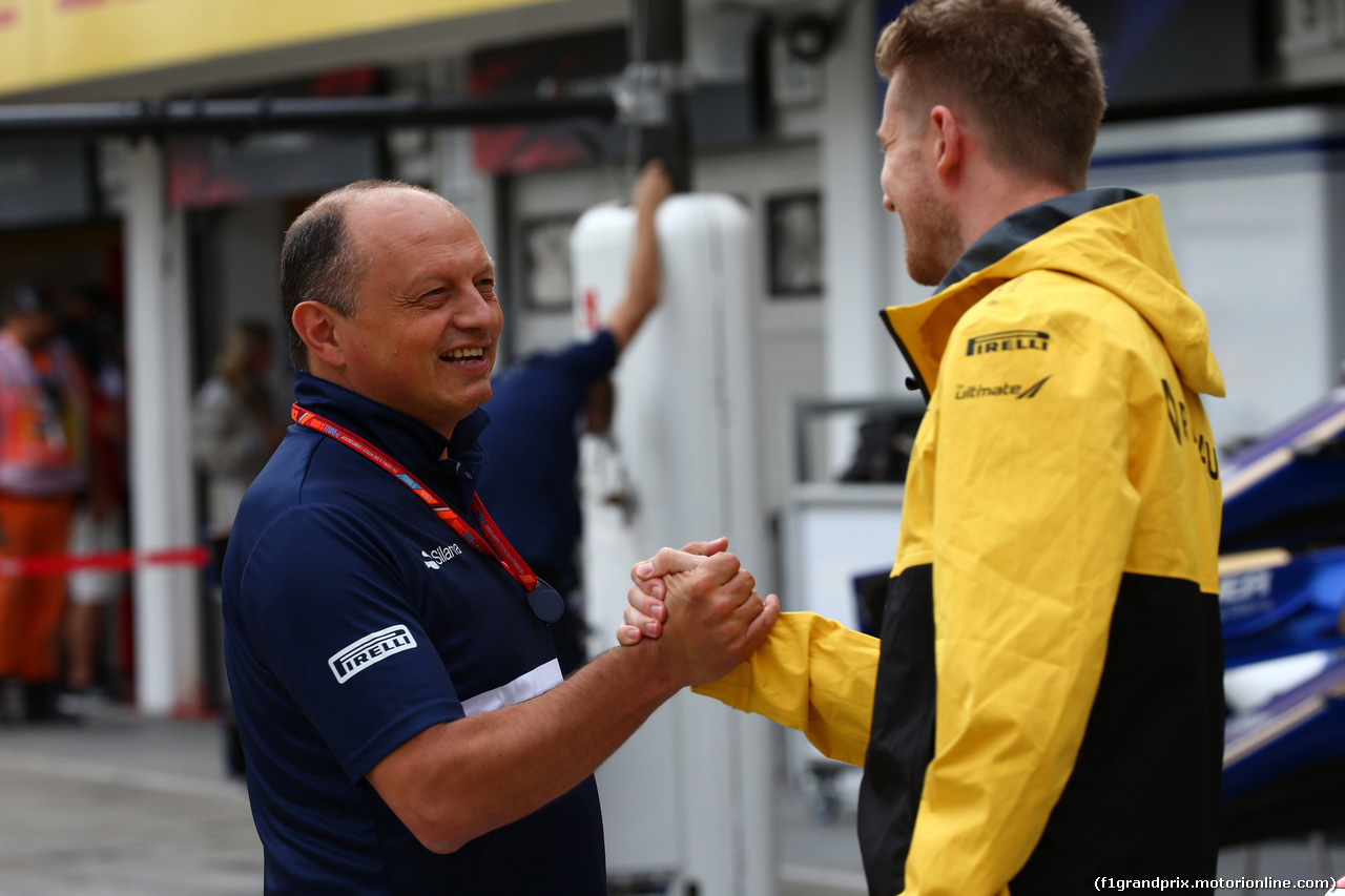 GP UNGHERIA, 27.07.2017 - Frederic Vasseur (FRA) Sauber Team Principal e Nico Hulkenberg (GER) Renault Sport F1 Team RS17