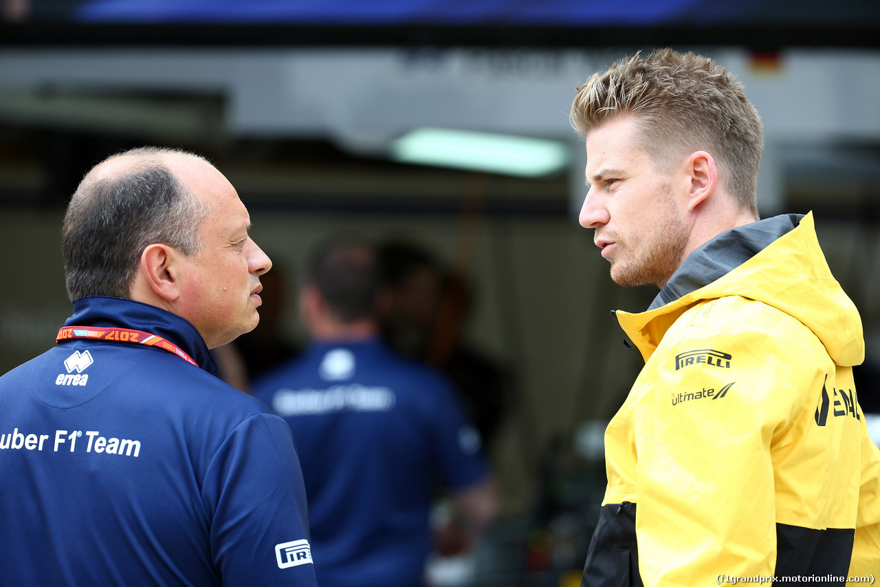 GP UNGHERIA, 27.07.2017 - Frederic Vasseur (FRA) Sauber Team Principal e Nico Hulkenberg (GER) Renault Sport F1 Team RS17