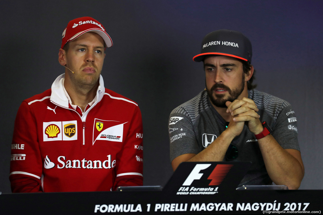 GP UNGHERIA, 27.07.2017 - Sebastian Vettel (GER) Ferrari SF70H e Fernando Alonso (ESP) McLaren MCL32