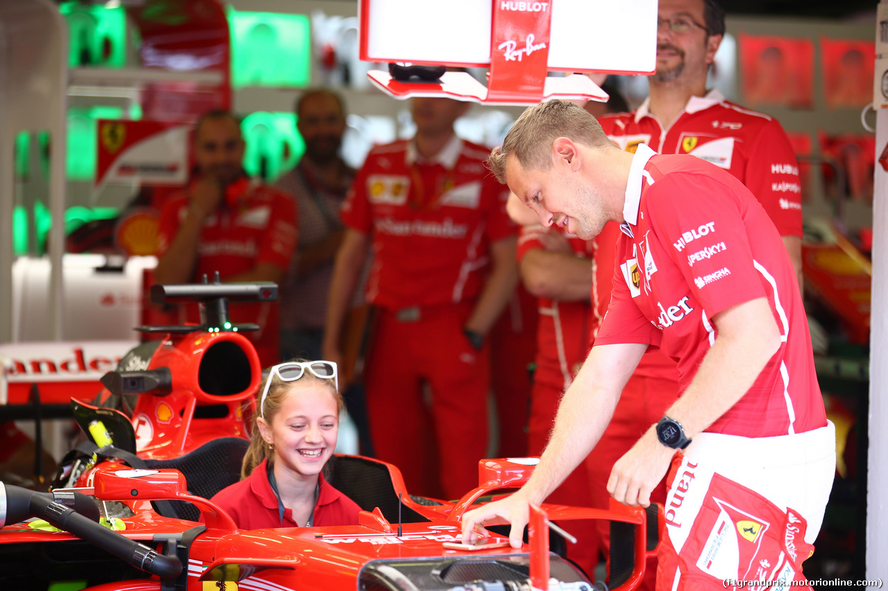 GP UNGHERIA, 27.07.2017 - Sebastian Vettel (GER) Ferrari SF70H with a fan