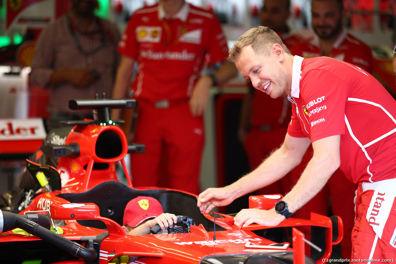 GP UNGHERIA, 27.07.2017 - Sebastian Vettel (GER) Ferrari SF70H with a fan