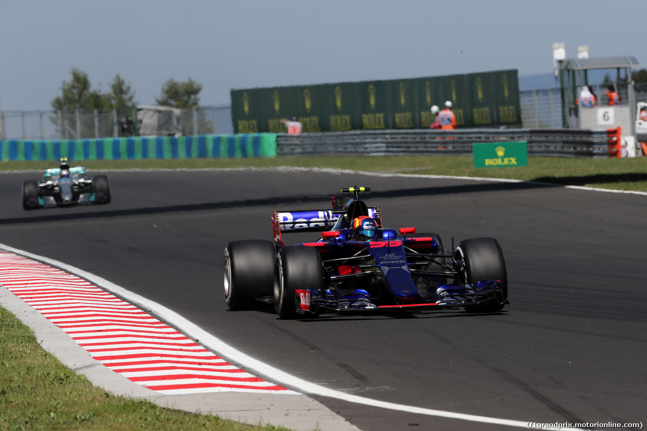 GP UNGHERIA, 29.07.2017 - Prove Libere 3, Carlos Sainz Jr (ESP) Scuderia Toro Rosso STR12 e Valtteri Bottas (FIN) Mercedes AMG F1 W08