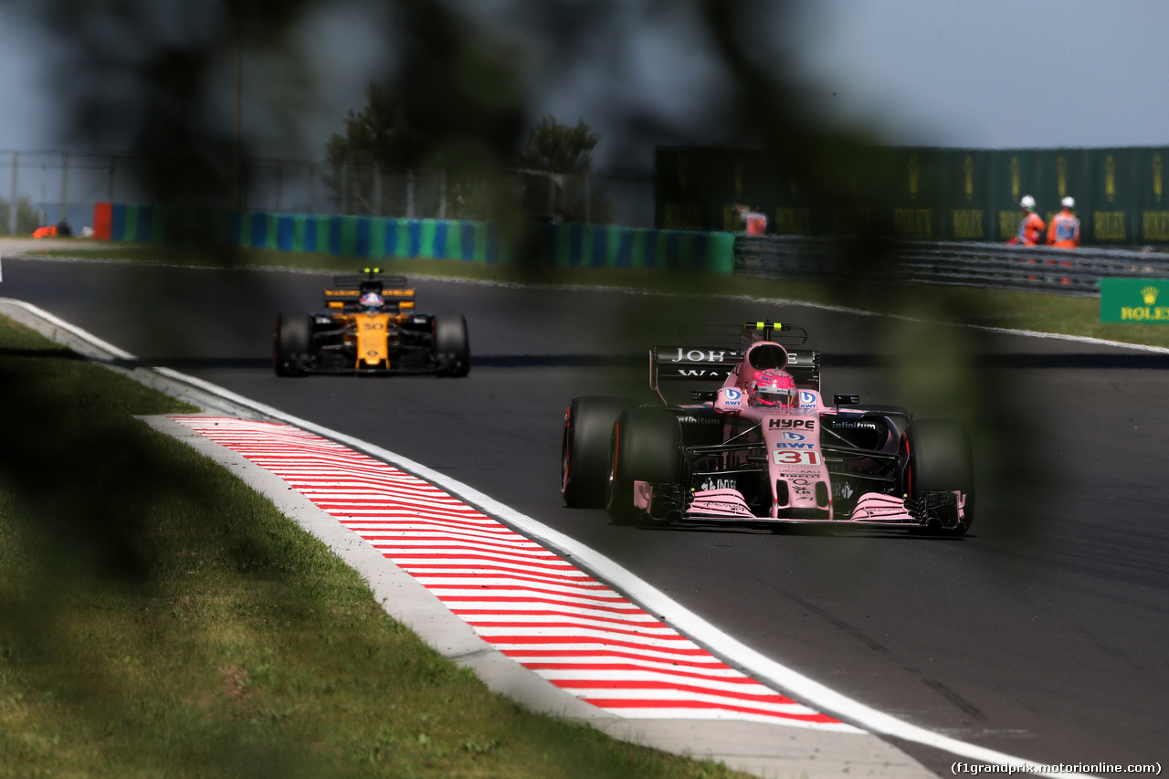 GP UNGHERIA, 29.07.2017 - Prove Libere 3, Esteban Ocon (FRA) Sahara Force India F1 VJM10 e Jolyon Palmer (GBR) Renault Sport F1 Team RS17