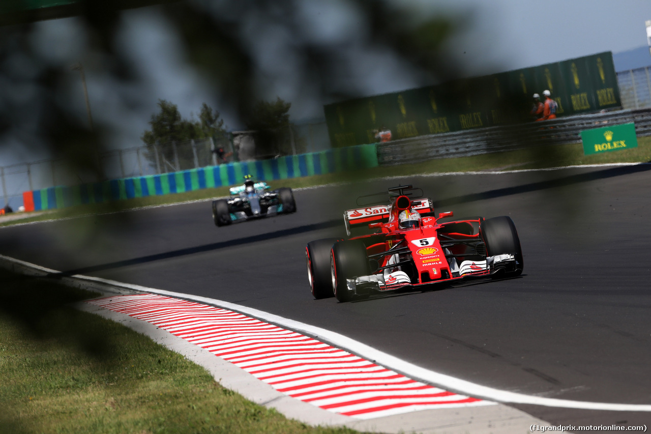 GP UNGHERIA, 29.07.2017 - Prove Libere 3, Sebastian Vettel (GER) Ferrari SF70H davanti a Valtteri Bottas (FIN) Mercedes AMG F1 W08