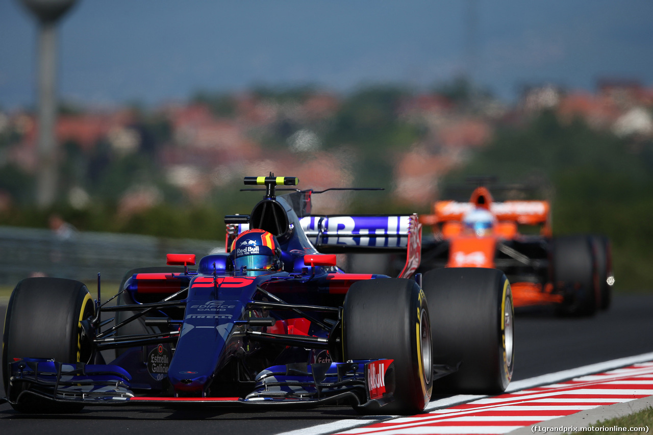 GP UNGHERIA, 28.07.2017 - Prove Libere 1, Carlos Sainz Jr (ESP) Scuderia Toro Rosso STR12 e Fernando Alonso (ESP) McLaren MCL32