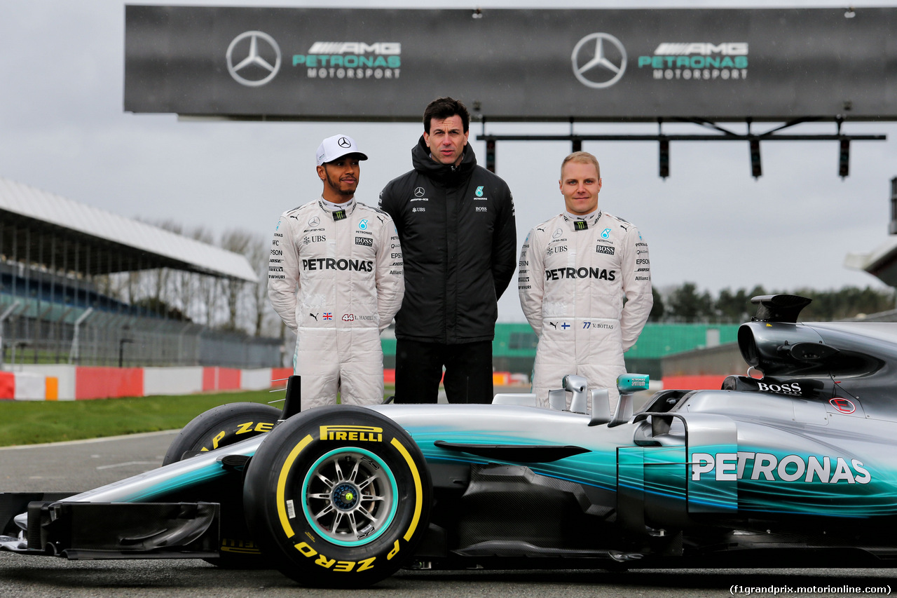 MERCEDES W08 HYBRID, (L to R): Lewis Hamilton (GBR) Mercedes AMG F1; Toto Wolff (GER) Mercedes AMG F1 Shareholder e Executive Director; Valtteri Bottas (FIN) Williams, with the Mercedes AMG F1 W08.
23.02.2017.