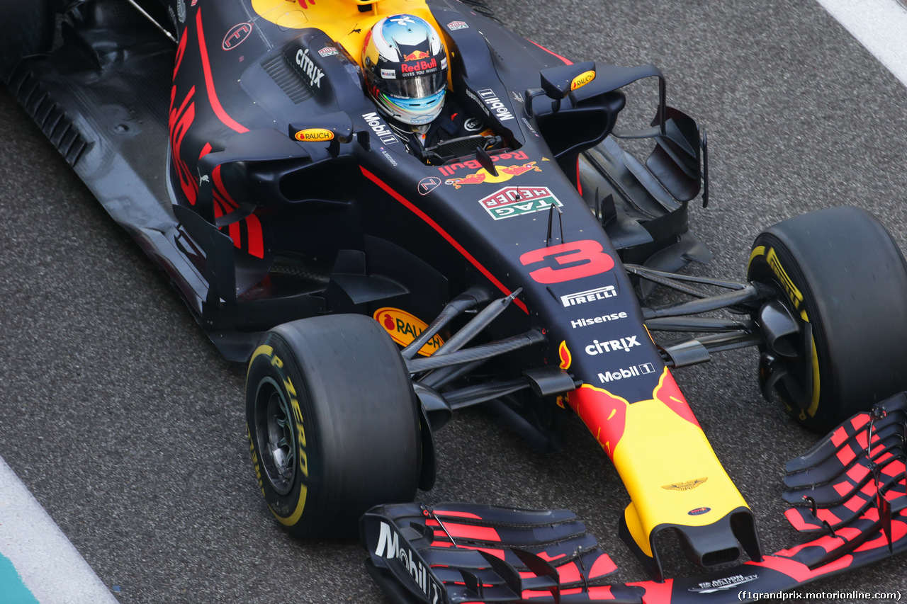 TEST ABU DHABI 28 NOVEMBRE, Daniel Ricciardo (AUS) Red Bull Racing RB13. 28.11.2017.