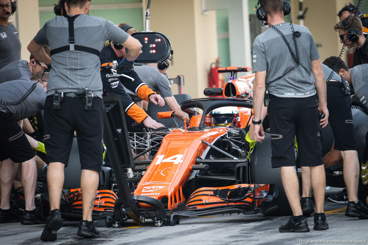 TEST ABU DHABI 28 NOVEMBRE, Oliver Turvey (GBR) McLaren MP4-30 Test Driver. 28.11.2017.