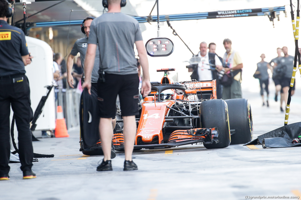 TEST ABU DHABI 28 NOVEMBRE, Oliver Turvey (GBR) McLaren MP4-30 Test Driver. 28.11.2017.