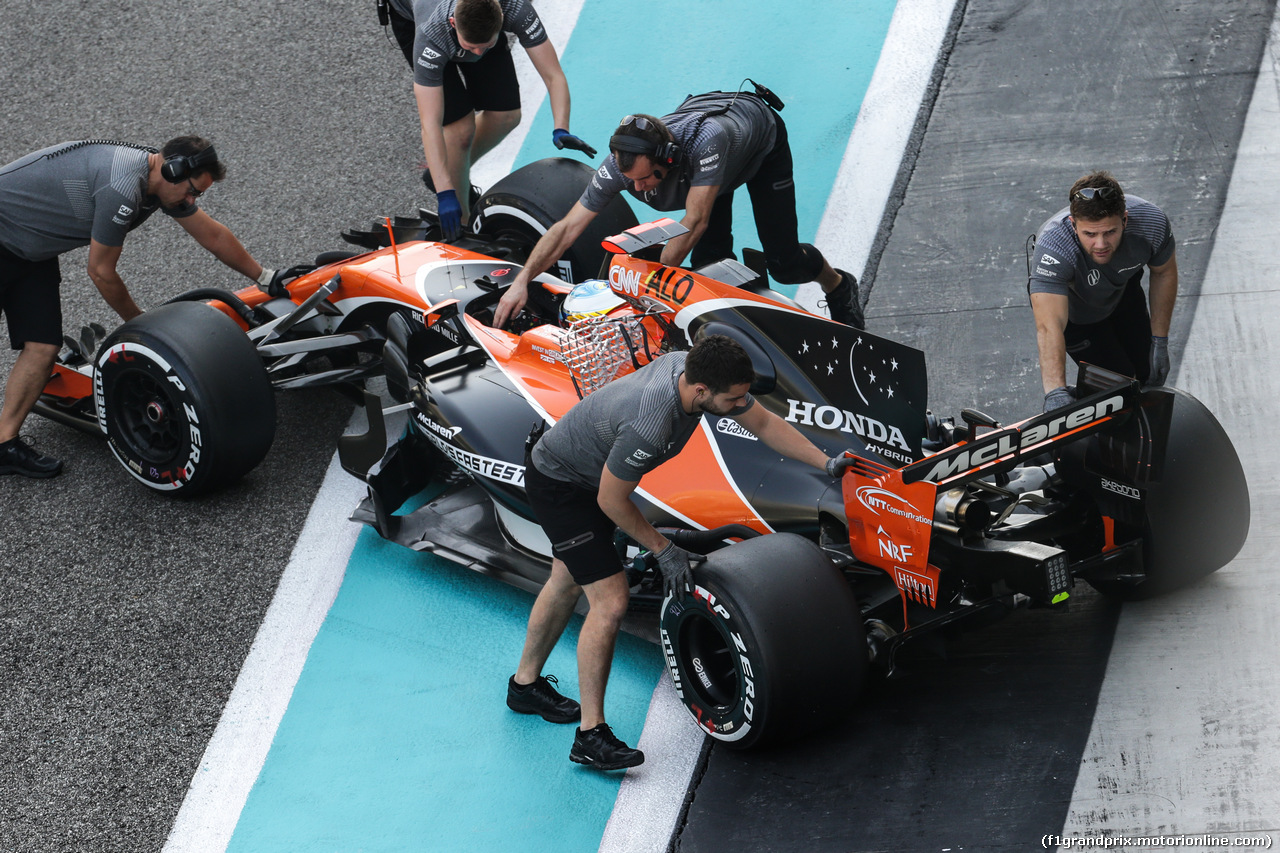 TEST ABU DHABI 28 NOVEMBRE, Oliver Turvey (GBR) McLaren MP4-30 Test Driver.
28.11.2017.