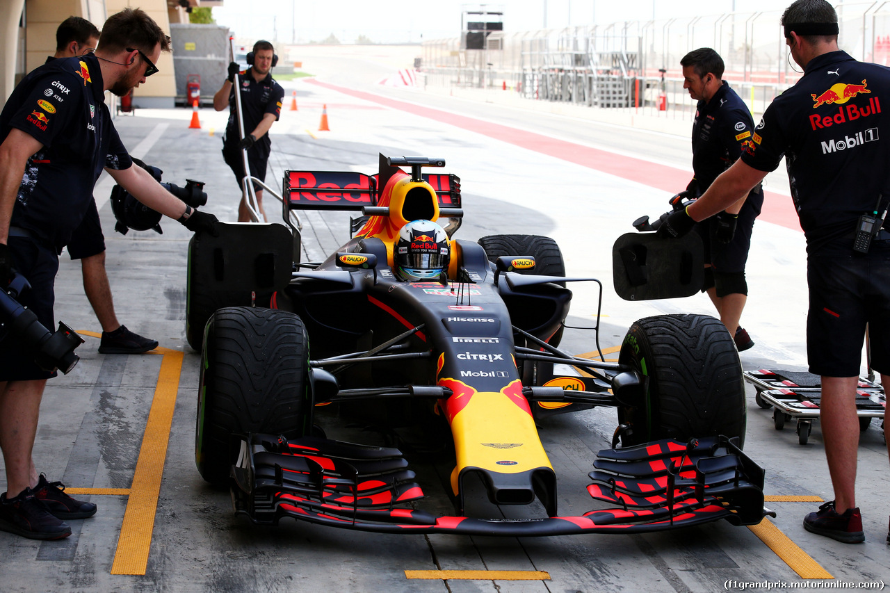 TEST F1 BAHRAIN 18 APRILE, Daniel Ricciardo (AUS) Red Bull Racing RB13.
18.04.2017.