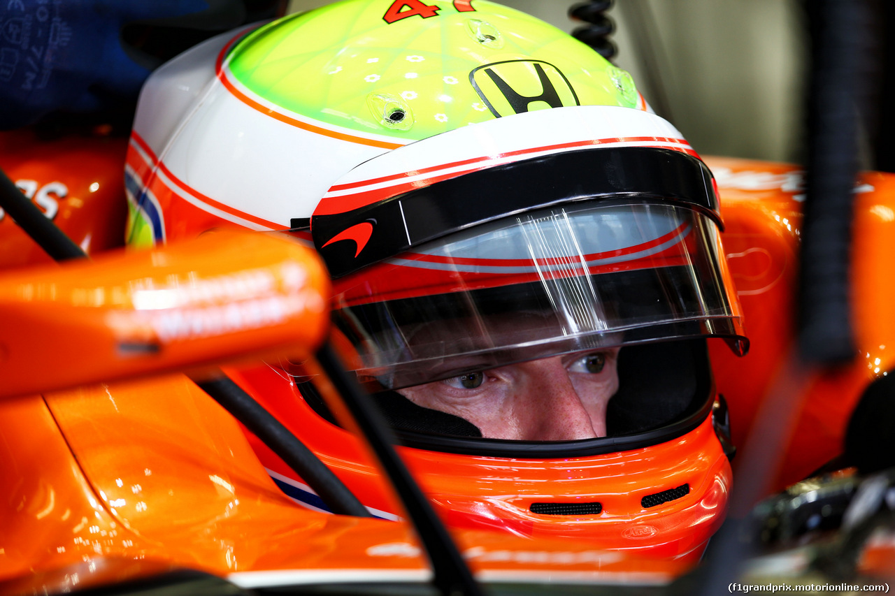 TEST F1 BAHRAIN 18 APRILE, Oliver Turvey (GBR) McLaren MCL32 Test Driver.
18.04.2017.