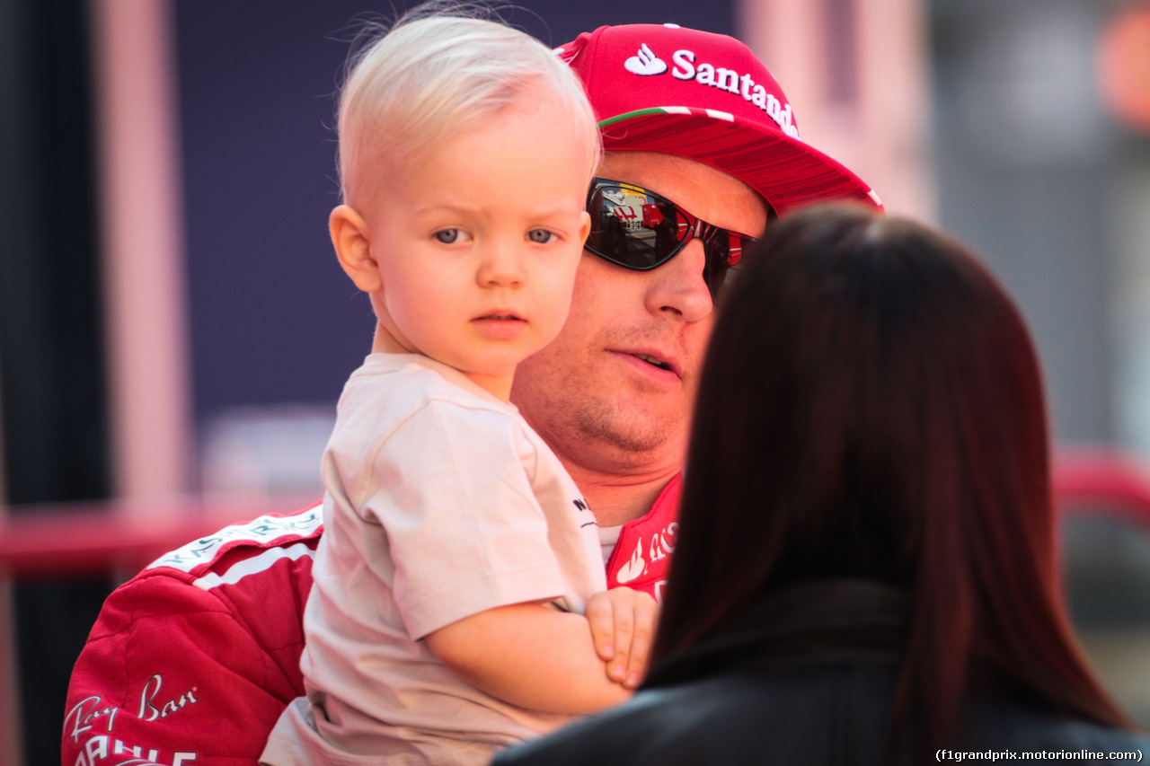 TEST F1 BARCELLONA 10 MARZO, Kimi Raikkonen (FIN) Ferrari with his son Robin.
10.03.2017.
