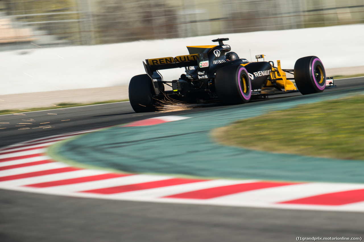 TEST F1 BARCELLONA 10 MARZO, Nico Hulkenberg (GER) Renault Sport F1 Team RS17 sends sparks flying.
10.03.2017.
