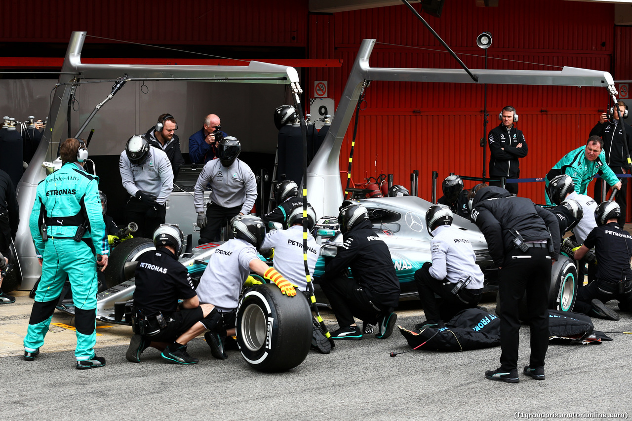 TEST F1 BARCELLONA 1 MARZO, Valtteri Bottas (FIN) Mercedes AMG F1 W08 practices a pit stop.
01.03.2017.