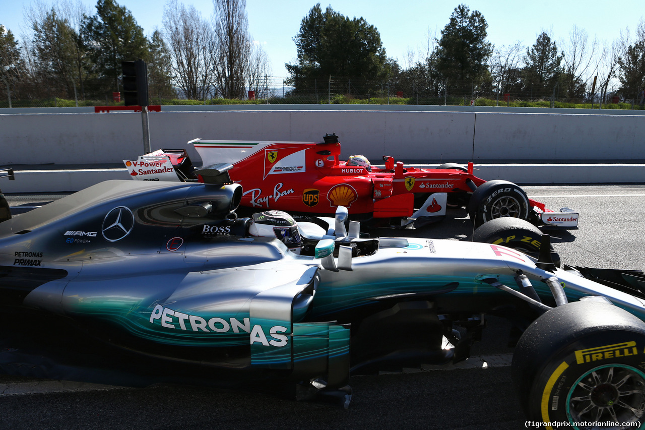 TEST F1 BARCELLONA 1 MARZO, Valtteri Bottas (FIN) Mercedes AMG F1 W08 e Sebastian Vettel (GER) Ferrari SF70H.
01.03.2017.