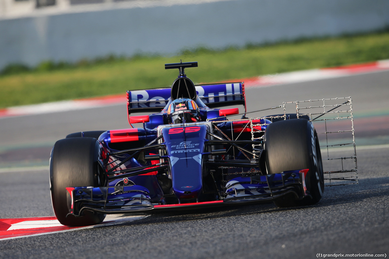 TEST F1 BARCELLONA 27 FEBBRAIO, Carlos Sainz Jr (ESP) Scuderia Toro Rosso STR12 running sensor equipment.
27.02.2017.