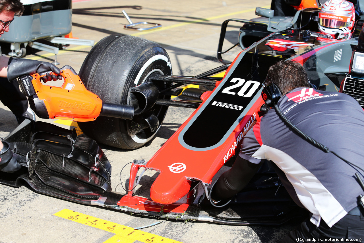 TEST F1 BARCELLONA 27 FEBBRAIO, Kevin Magnussen (DEN) Haas VF-17 with a broken front wing.
27.02.2017.