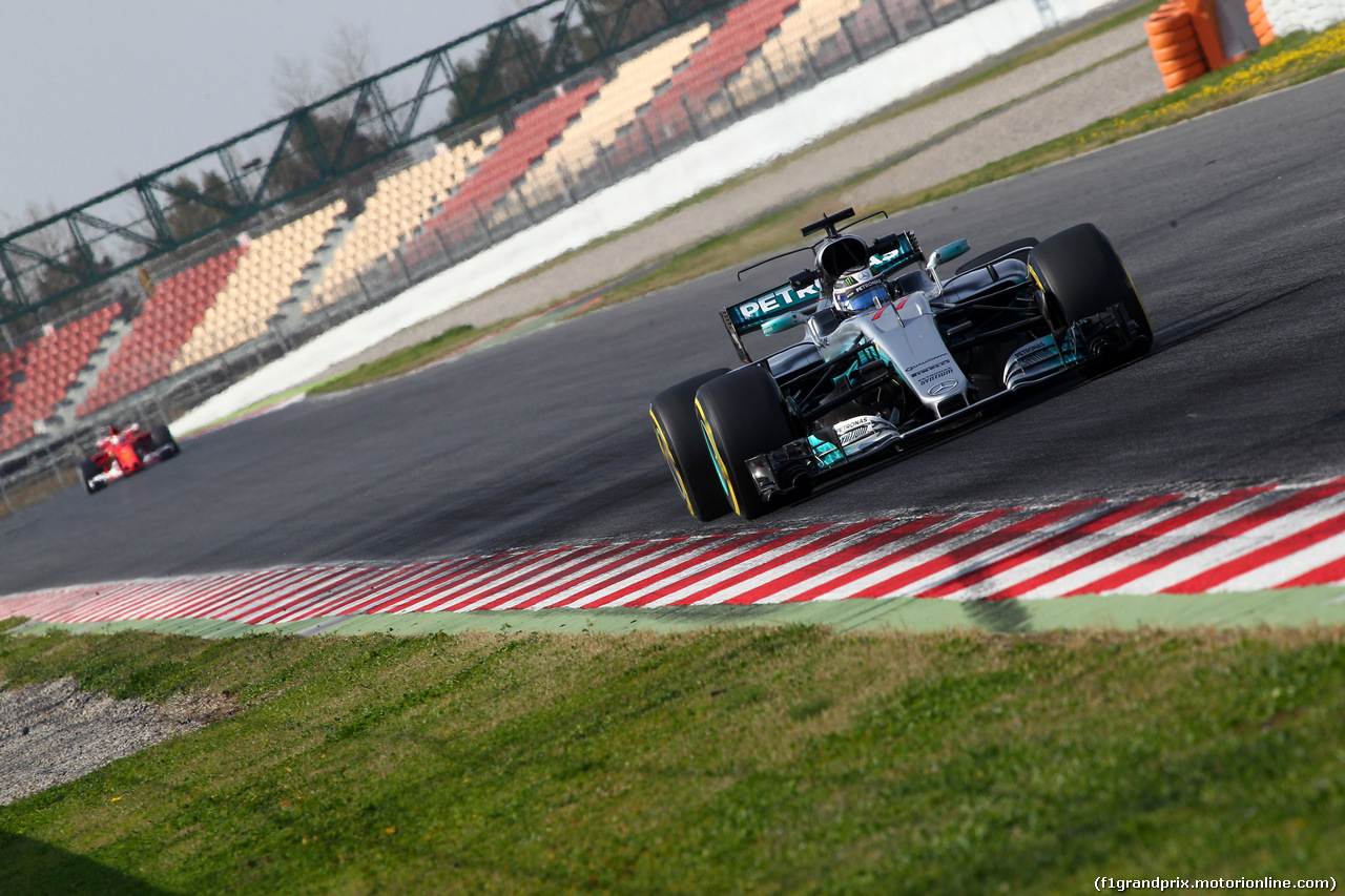 TEST F1 BARCELLONA 27 FEBBRAIO, 27.02.2017 - Valtteri Bottas (FIN) Mercedes AMG F1 W08 e Sebastian Vettel (GER) Ferrari SF70H