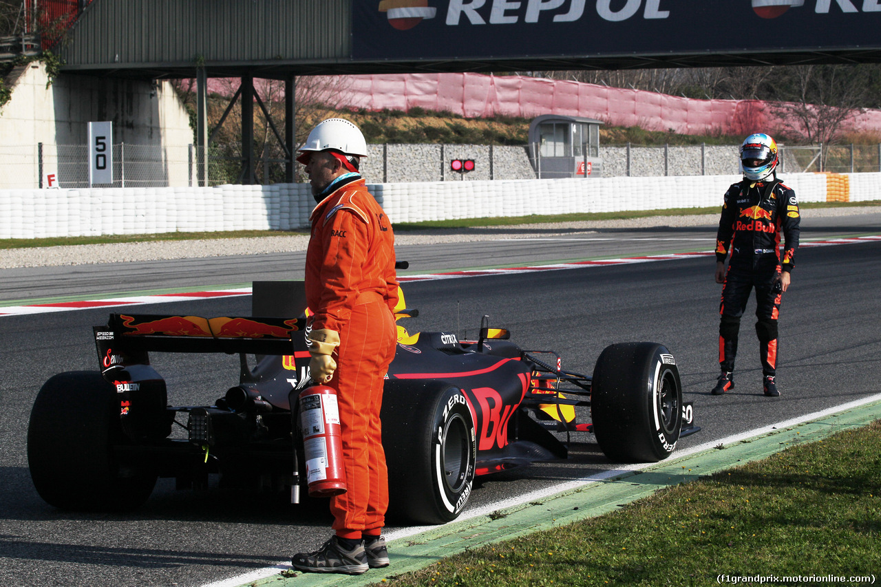 TEST F1 BARCELLONA 27 FEBBRAIO, 27.02.2017 - Daniel Ricciardo (AUS) Red Bull Racing RB13 stopped on track