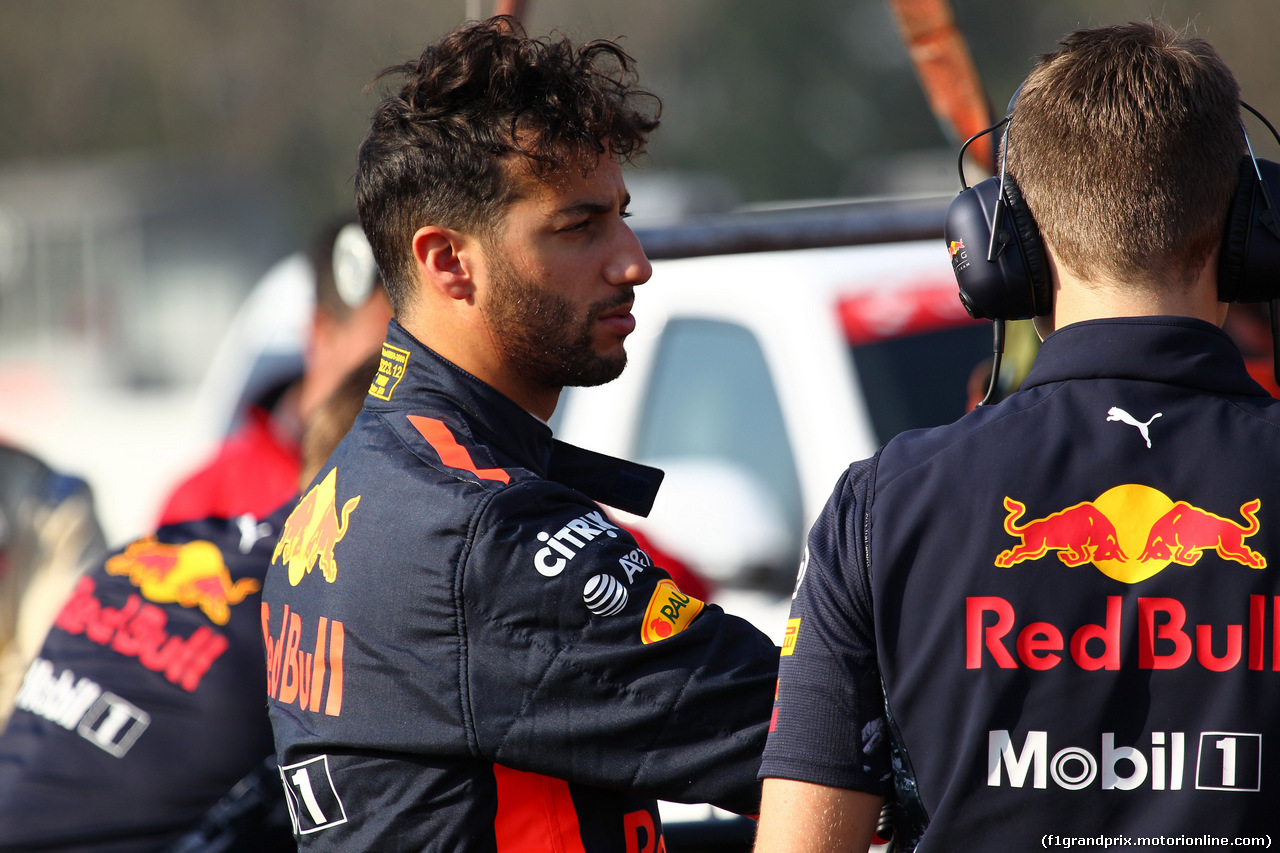 TEST F1 BARCELLONA 27 FEBBRAIO, 27.02.2017 - Daniel Ricciardo (AUS) Red Bull Racing RB13 stopped on track