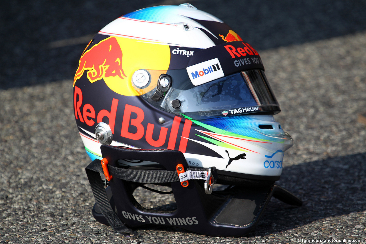 TEST F1 BARCELLONA 27 FEBBRAIO, 27.02.2017 - The helmet of  Daniel Ricciardo (AUS) Red Bull Racing RB13