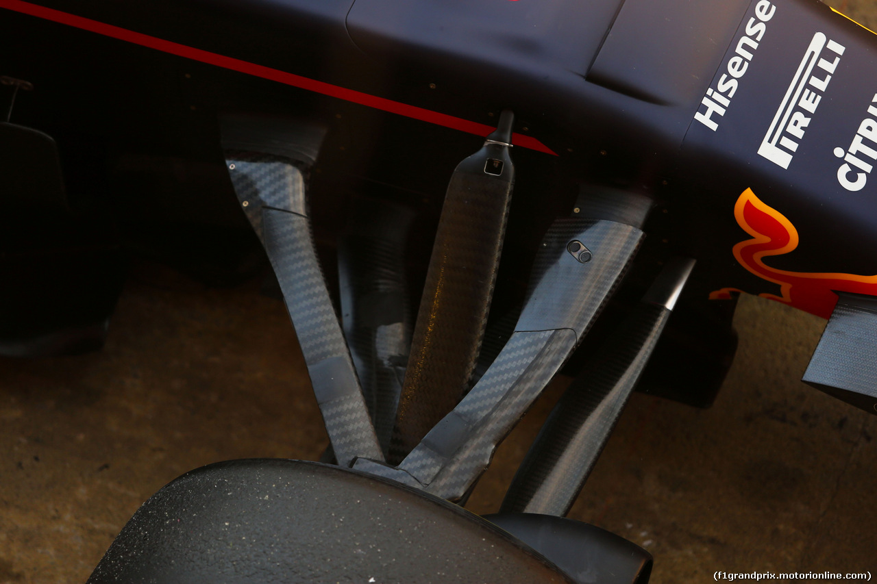 TEST F1 BARCELLONA 27 FEBBRAIO, Red Bull Racing RB13 front suspension detail.
27.02.2017.