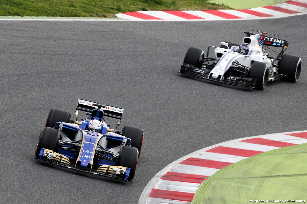 TEST F1 BARCELLONA 28 FEBBRAIO, Antonio Giovinazzi (ITA) Sauber C36 davanti a Lance Stroll (CDN) Williams FW40.
28.02.2017.