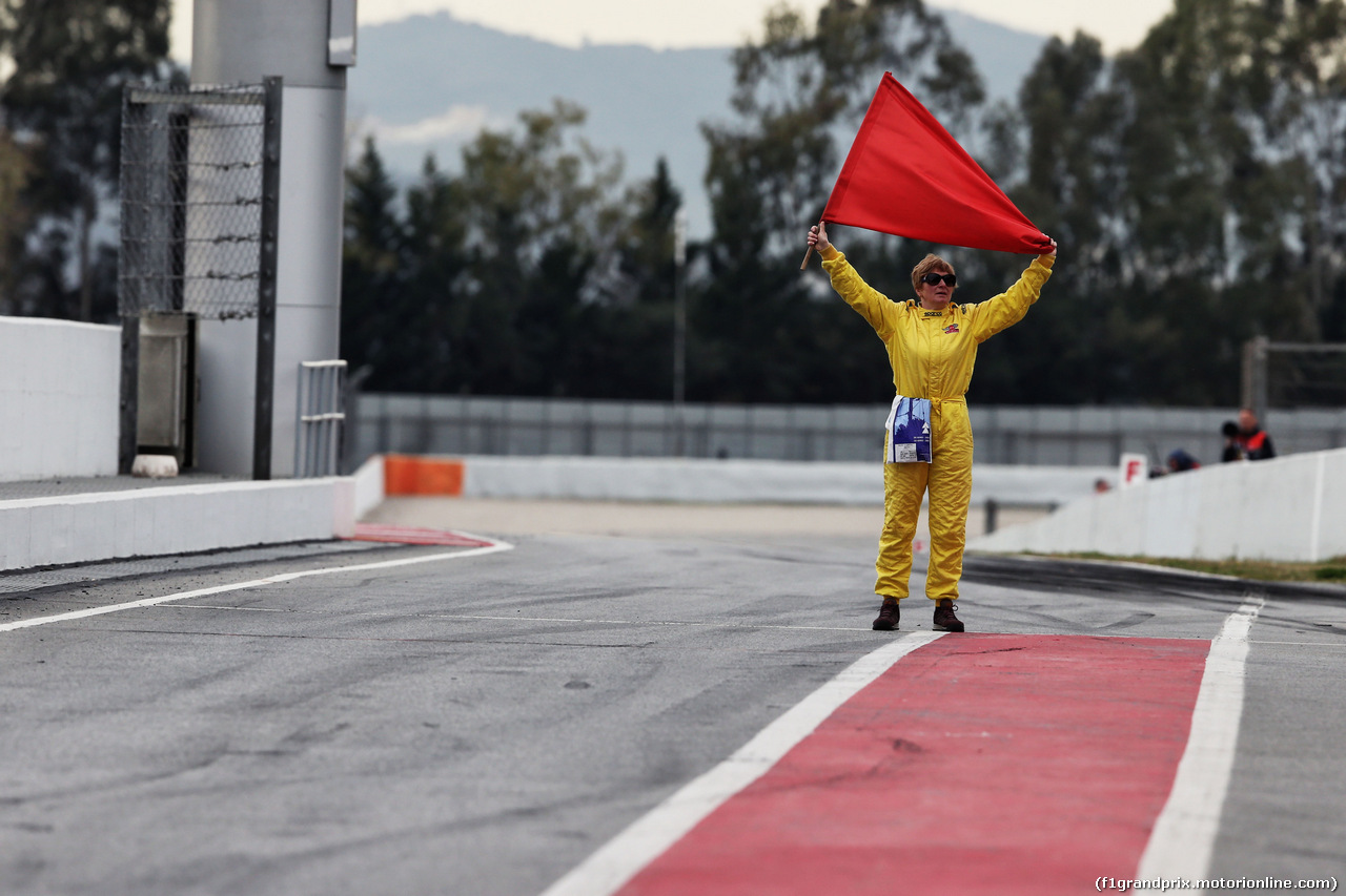 TEST F1 BARCELLONA 28 FEBBRAIO, Red flag held by a marshal at the end of the pit lane.
28.02.2017.