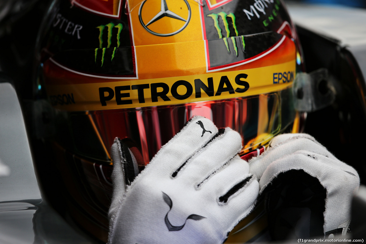 TEST F1 BARCELLONA 28 FEBBRAIO, Lewis Hamilton (GBR) Mercedes AMG F1 W08 in the pits.
28.02.2017.