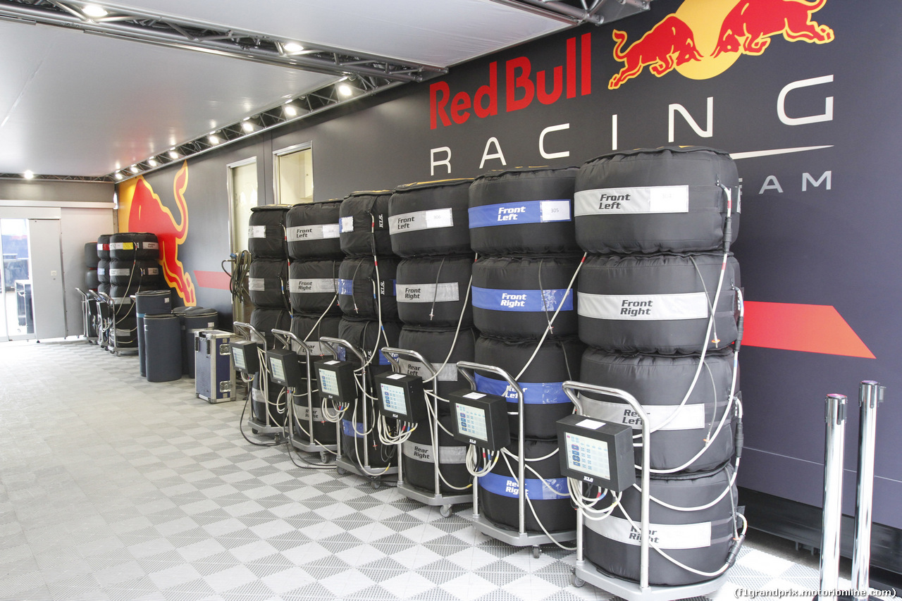 TEST F1 BARCELLONA 28 FEBBRAIO, 28.02.2017 - Pirelli Tyres of Red Bull Racing